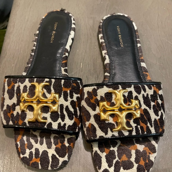 New looking snd condt pair of Tory Burch Slides - Picture 2 of 5